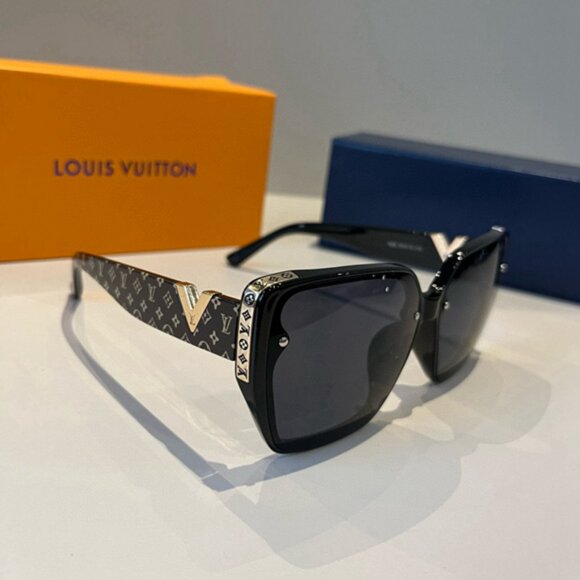 Louis Vuitton Women's Black Sunglasses - Picture 1 of 7